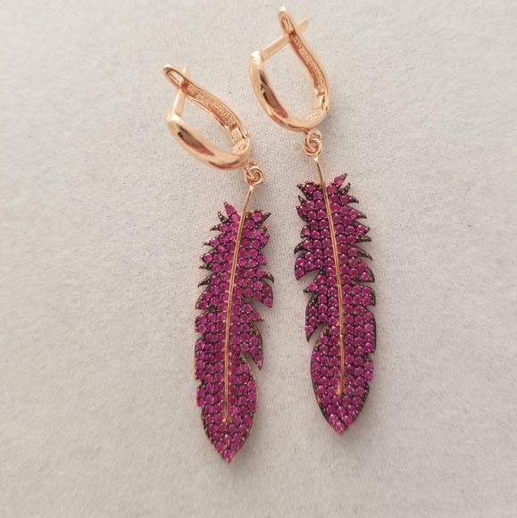 💥HOST PICK!! 💥Red ruby rose gold feather set 🥳 - Picture 5 of 7